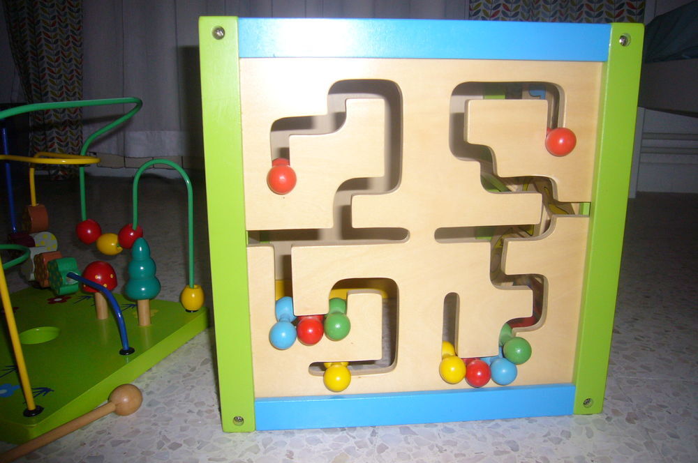 Cube d'activit&eacute; (5 jeux) en bois Jeux / jouets