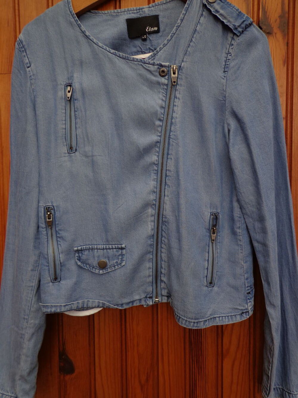 Veste, blouson en jean avec motif dans le dos.. Vêtements