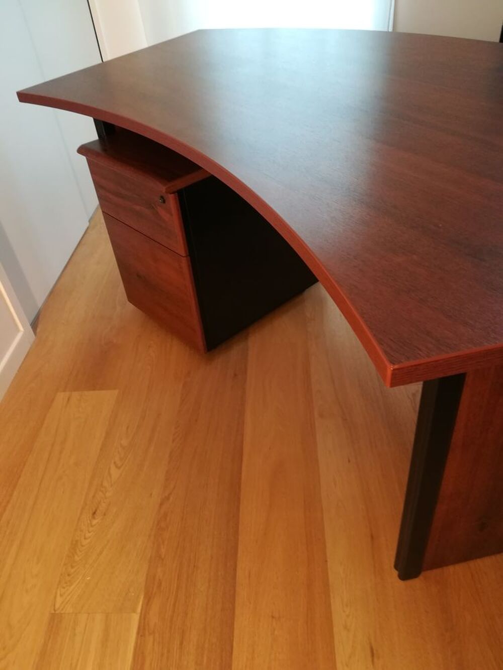 Bureau de direction et caisson dossiers Meubles