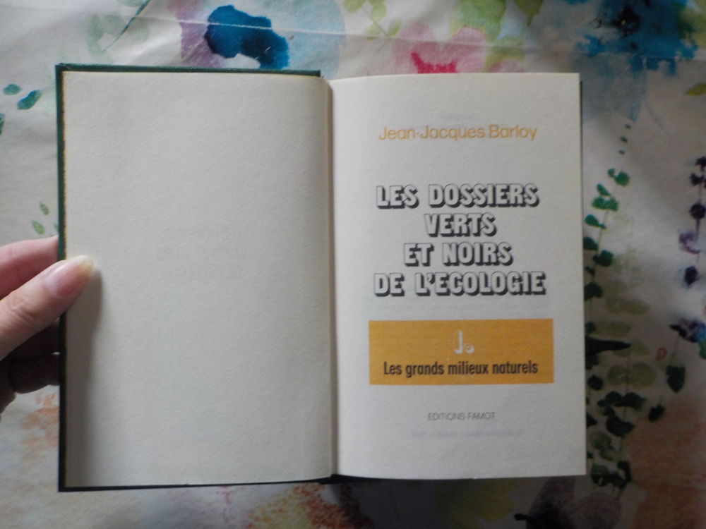 LES DOSSIERS VERTS ET NOIRS DE L'ECOLOGIE par JJ BARLOY Livres et BD