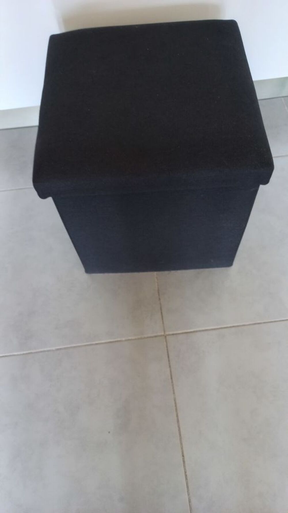Joli coffre en tissu
Noir 
38x38x38 cm
D�coration