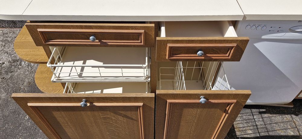5 meubles bas de cuisine en bois avec lave vaisselle
Meubles