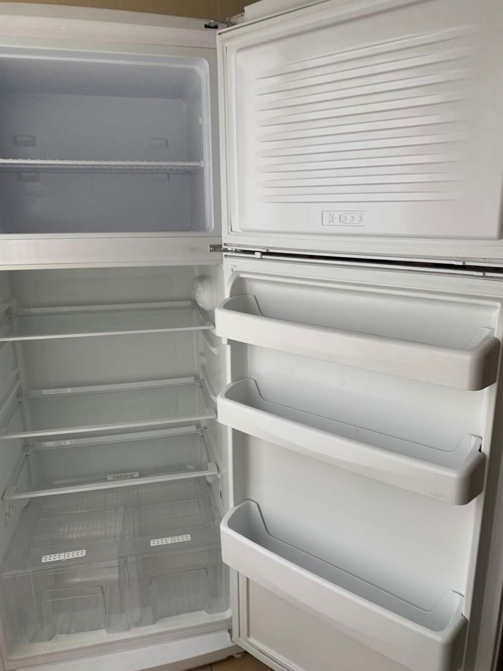 R&eacute;frig&eacute;rateur /cong&eacute;lateur 208 L et 58 L marque Essentiel B Electrom�nager