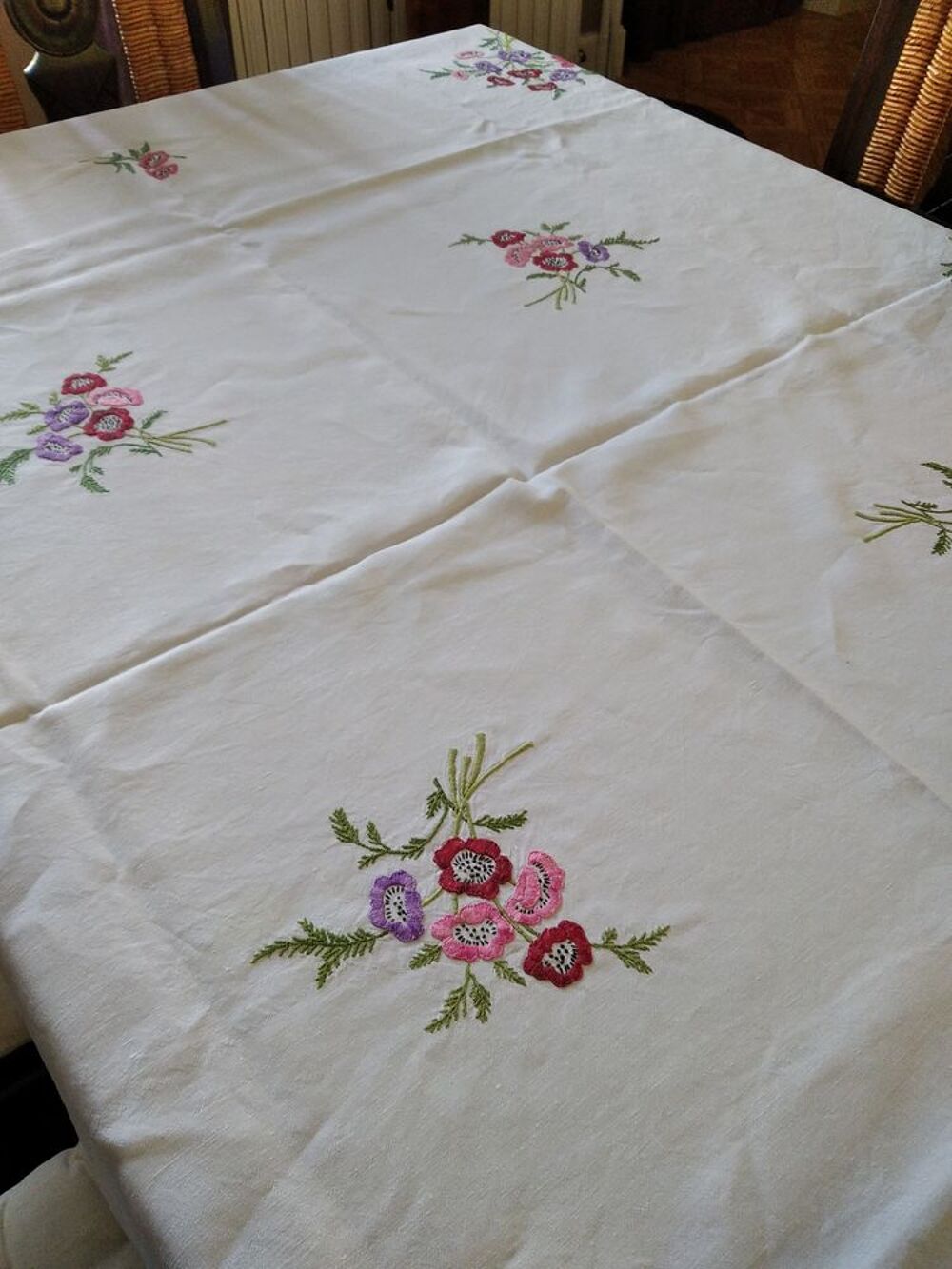 Nappe vintage brod&eacute;e main + 10 serviettes assorties Décoration