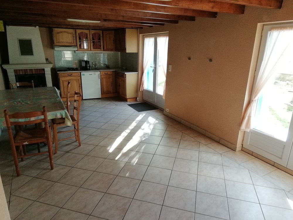 Vente Maison maison habitation et hangars avec un hectare de terrain. Vilhonneur