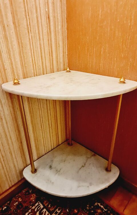 CONSOLE D'ANGLE EN MARBRE
100 Limours (91)
