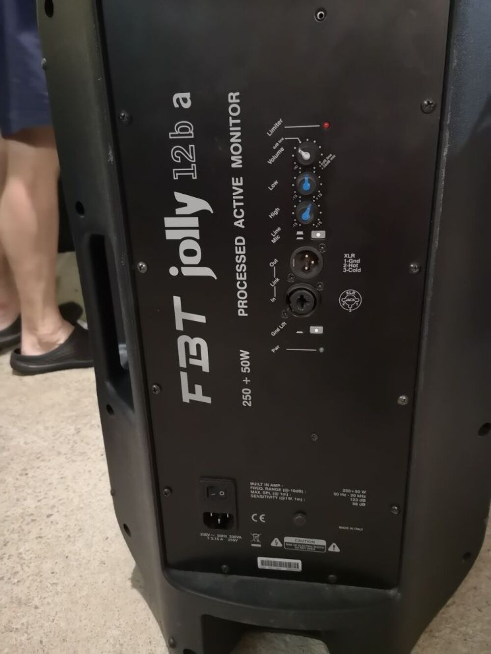 enceinte FBT jolly 12 ba 250 + 50 watts avec fil et pied Instruments de musique