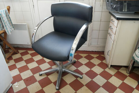 2 chaises de coiffeur vintage en excellent tat 130 Paris 12 (75)