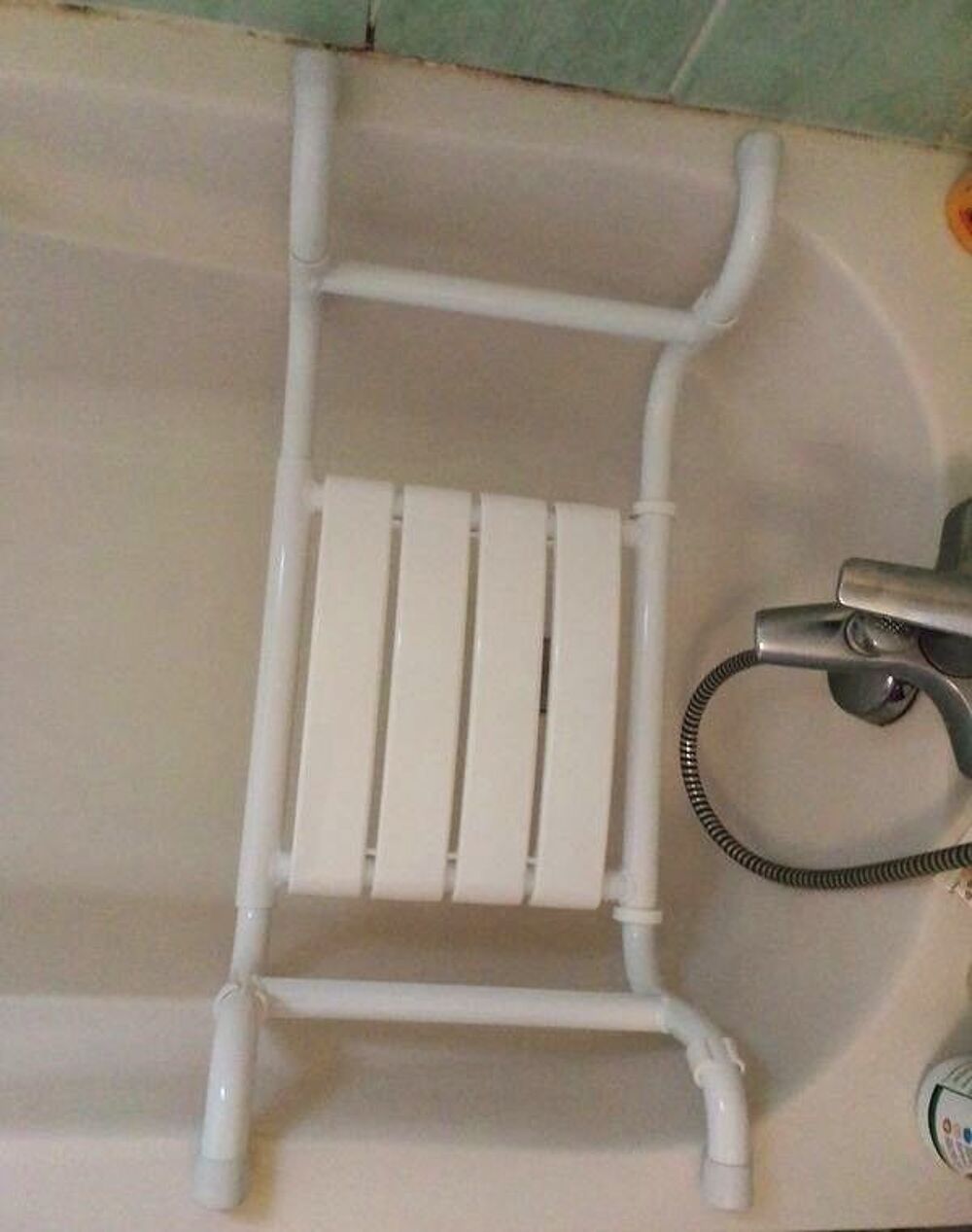 Si&egrave;ge de baignoire NEUF avec supports antid&eacute;rapants. Meubles