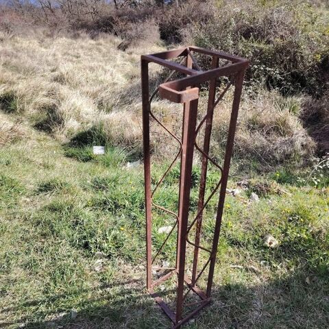 1 mettre de jardinière en Fer Forgé 20 Toudon (06)