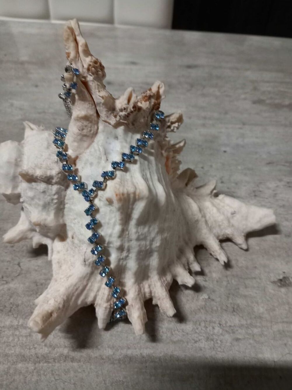 collier ras de cou Bijoux et montres