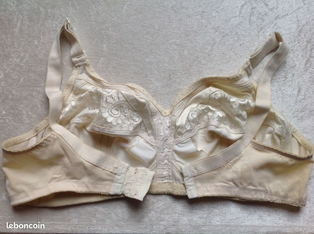 SOUTIEN-GORGE GRANDE TAILLE 110 / 115 EN TR&Egrave;S BON &Eacute;TAT Vêtements