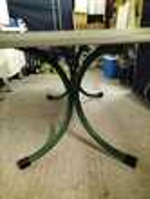 Belle table de jardin Jardin
