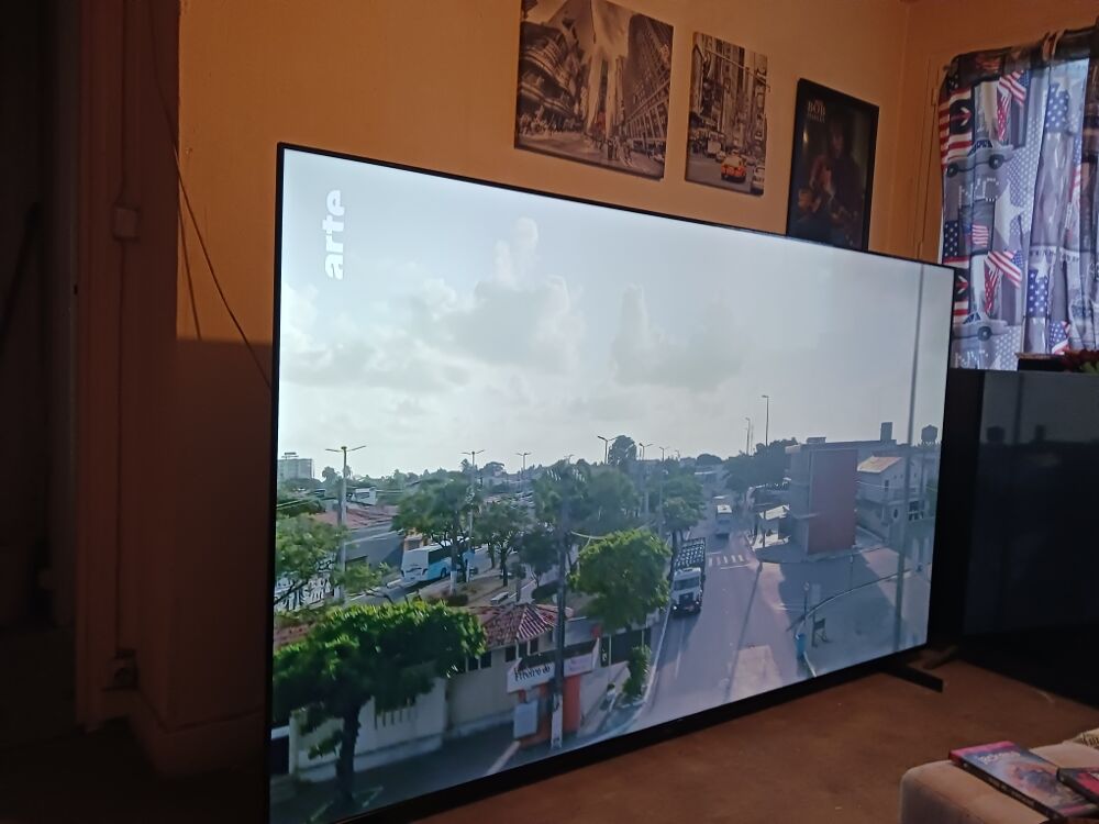 t&eacute;l&eacute;viseur tcl encore sous garantie 2m48 de diagonale so. prix 1500&amp;euro;mon num&eacute;ro et le 06 71 64 25 67 Photos/Video/TV