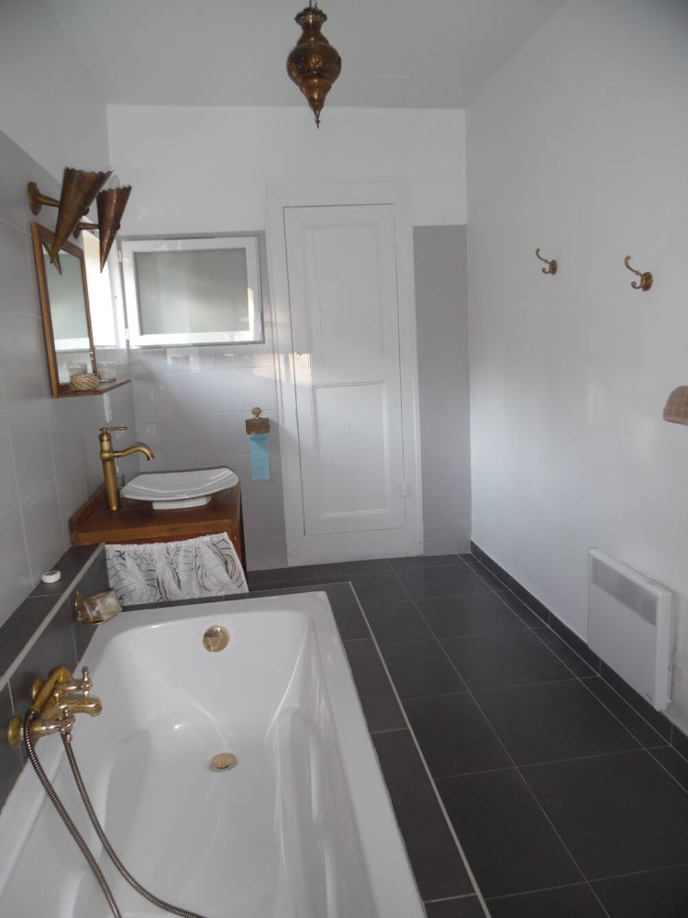   chambre et salle de bains/wc dans mas provenal  Provence-Alpes-Cte d'Azur, Aubagne (13400)