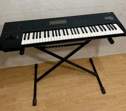 Piano Synthétiseur professionnel Korg 01W/FD 390 Saint-James (50)