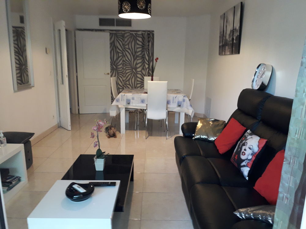   PART  BEL APPARTEMENT T2 TOUT GRAND CONFORT A ST RAPHAEL Provence-Alpes-Côte d'Azur, Saint-Raphaël (83700)