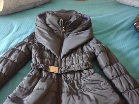 Blouson bleu marine. Jamais port. 10 Menton (06)