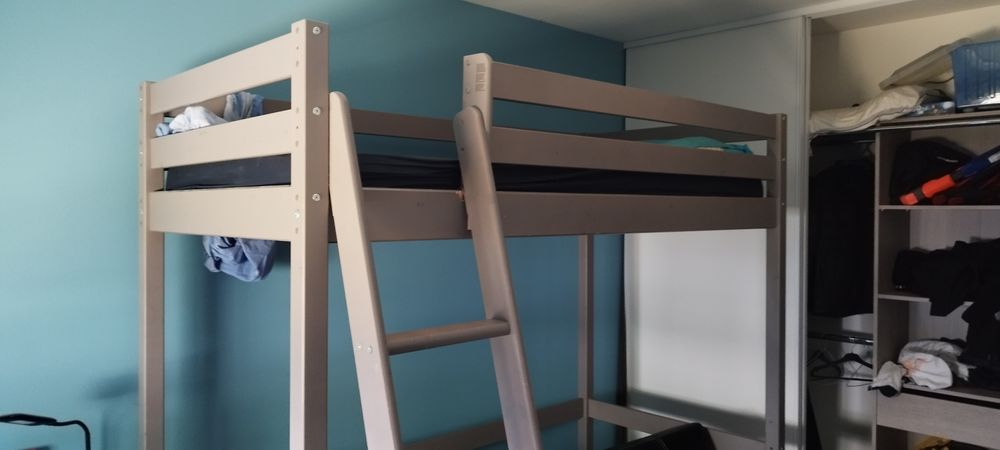 lit mezzanine 140 avec matelas bon &eacute;tat 150 €
client s&eacute;rieux Meubles