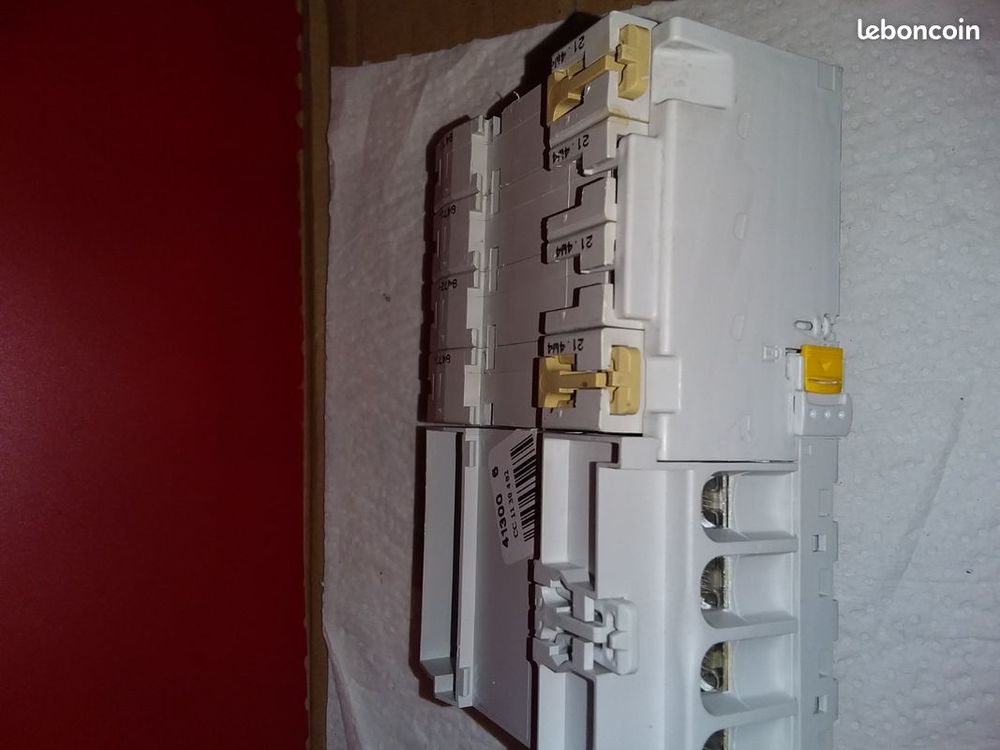 Disjoncteur 4p merlin Gerin 24233/24232 +vigi Schneider 2856 Bricolage