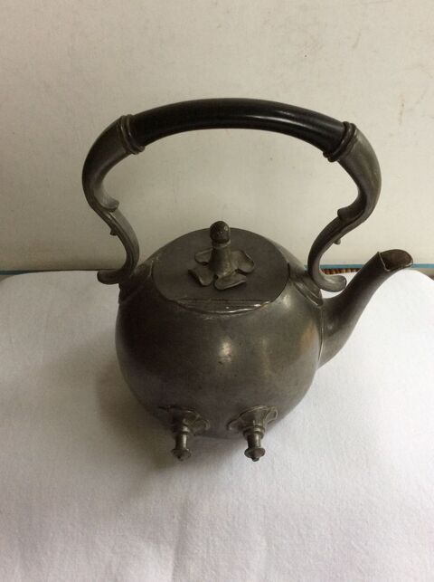 Th�i�re ancienne (XIXeme) en �tain sign�e James Dixon 35 Gif-sur-Yvette (91)