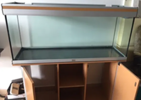   aquarium avec son meuble 