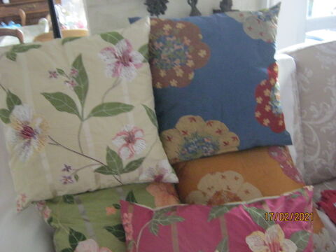 Coussins en soie  brodee
8 Reims (51)