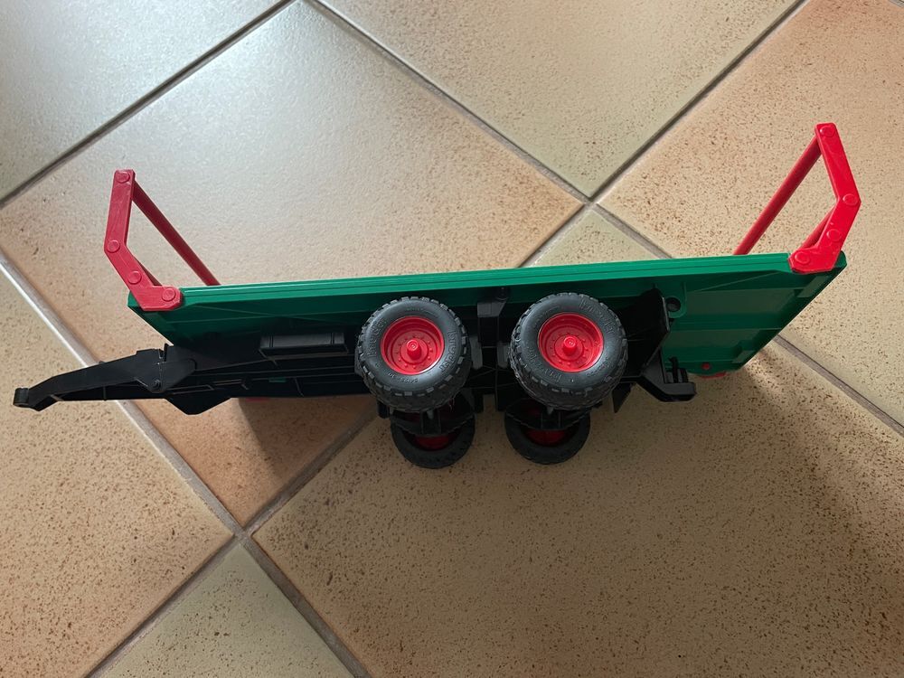 Remorque plateau balles rondes (Bruder made in germany) Jeux / jouets