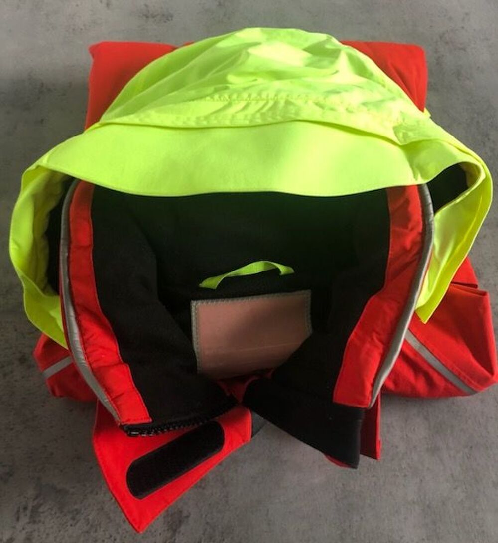 Veste coupe-vent Puma taille 42 Vêtements