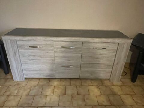 buffet en tres bon etat 100 Viviers (07)