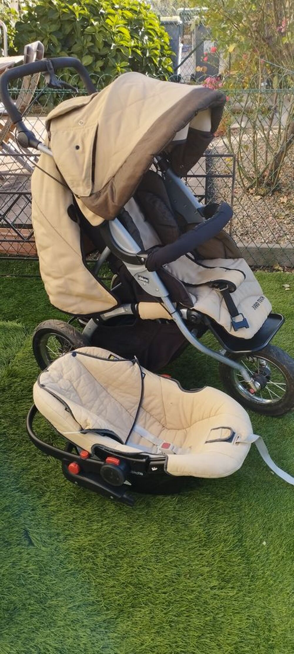 poussette et cosy adaptable CHICCO Puériculture