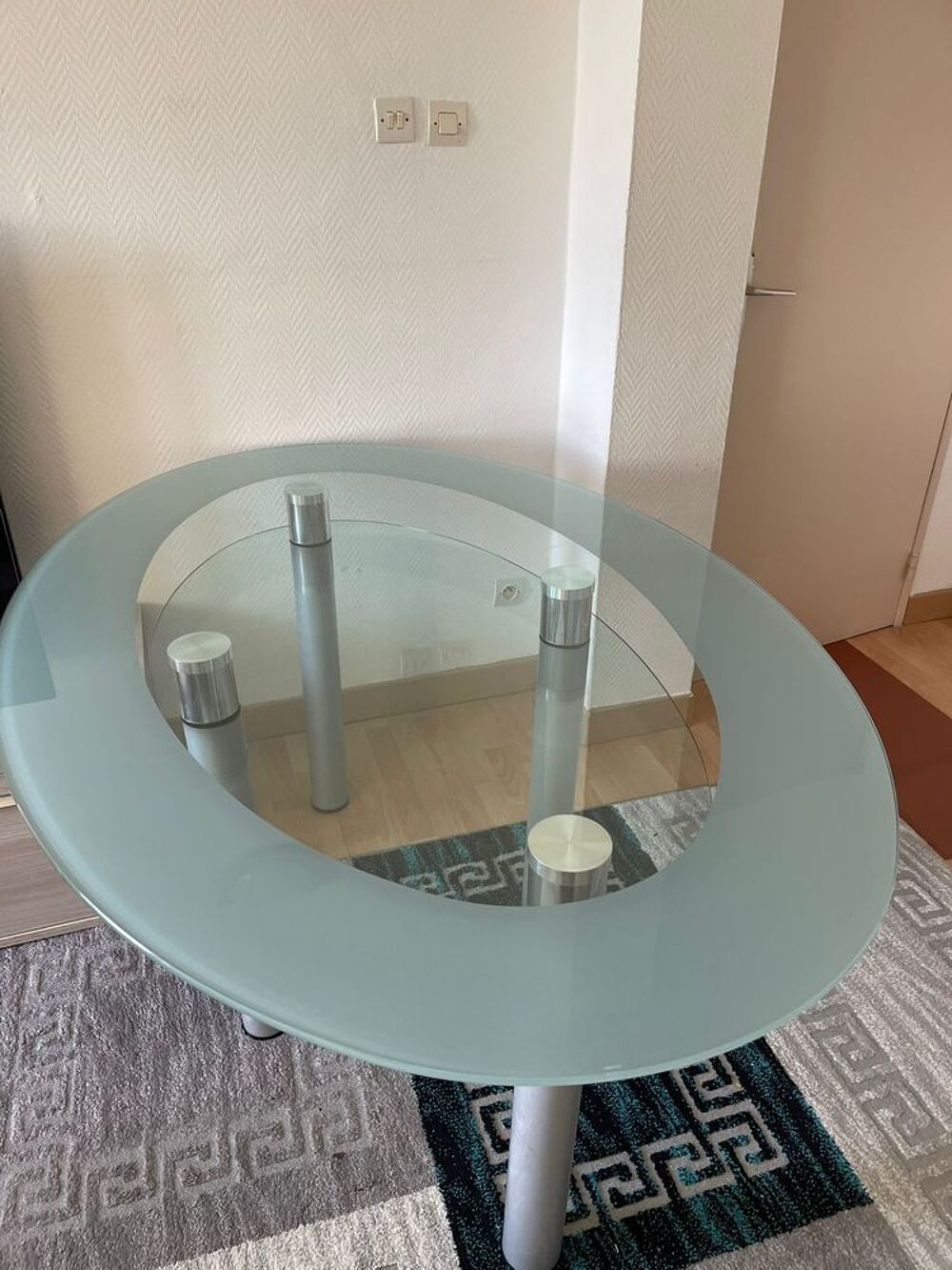 Table &agrave; manger ovale, en verre, 160x107 Meubles