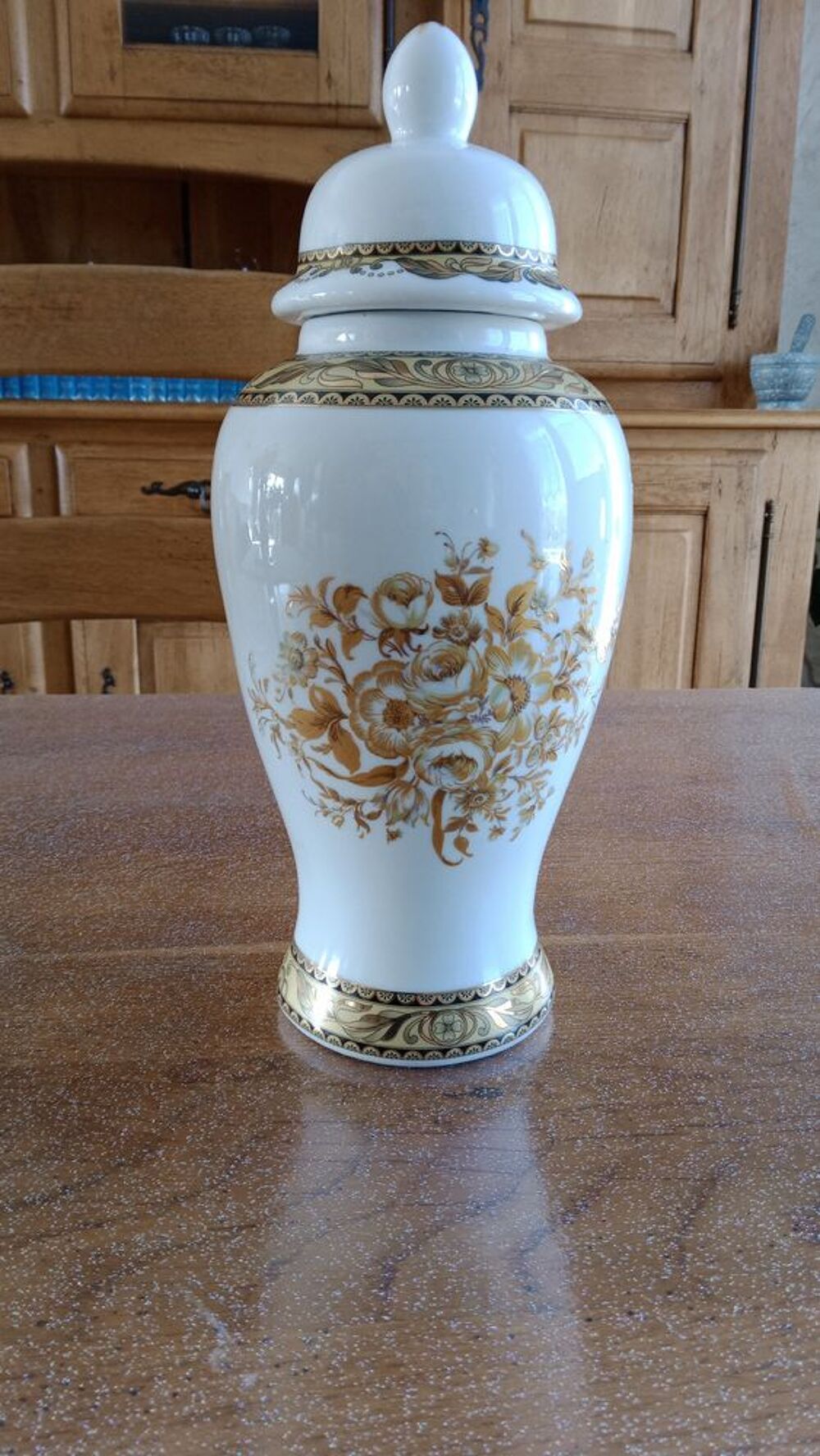 Vase avec couvercle en fa&iuml;ence Décoration