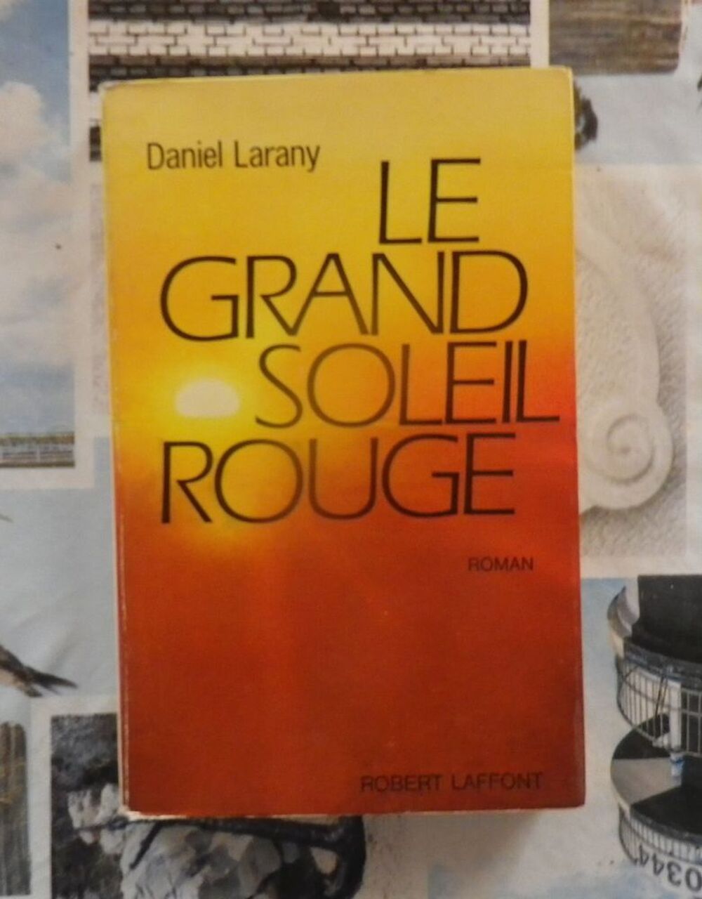 LE GRAND SOLEIL ROUGE de Daniel LARANY Ed. Robert Laffont Livres et BD