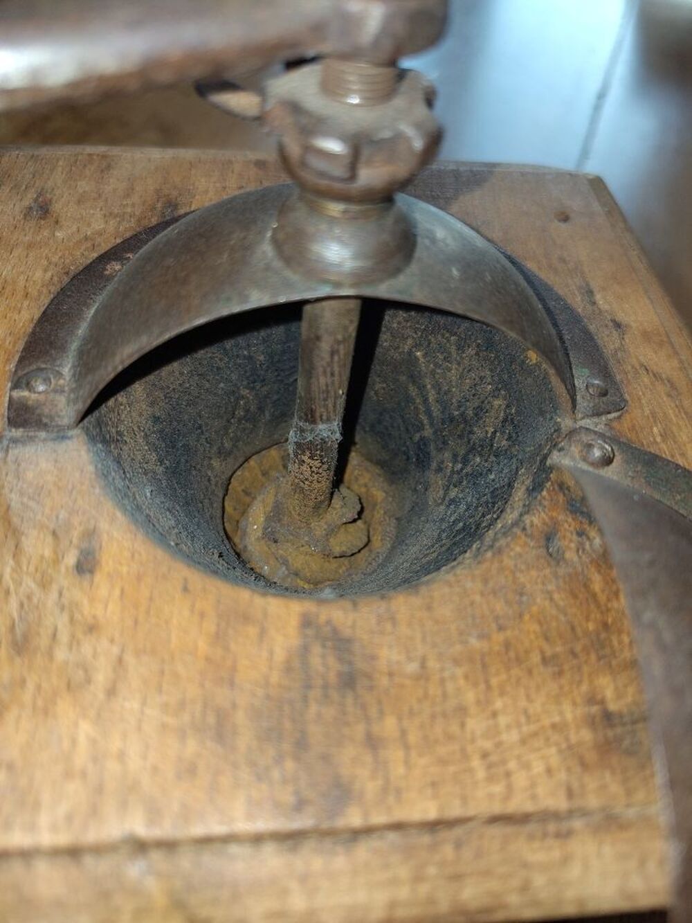 Moulin &agrave; caf&eacute; ancien Peugeot Fr&egrave;res bois - Valentigney 