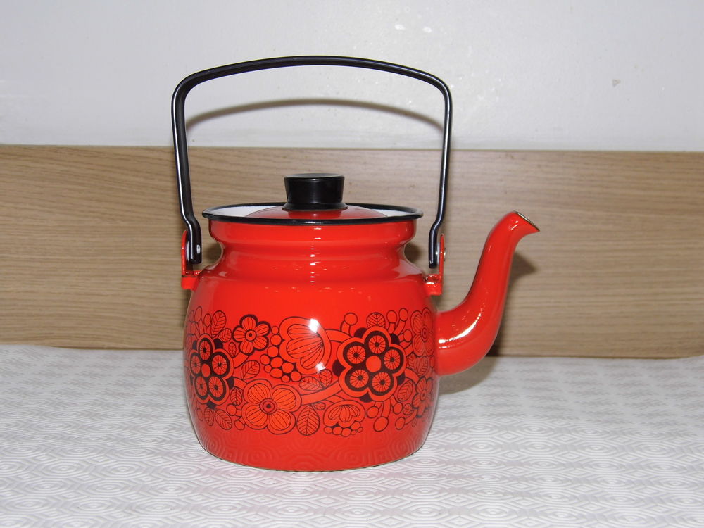 Bouilloire vintage orange fleuri en m&eacute;tal Décoration