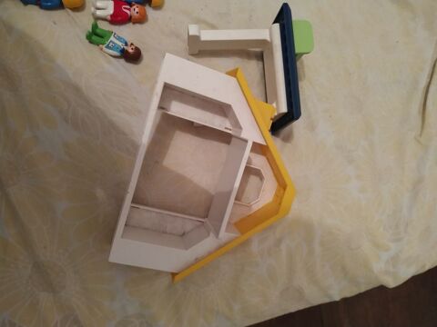 10� premi�r Playmobil avec 9 personnage 10 Accolay (89)