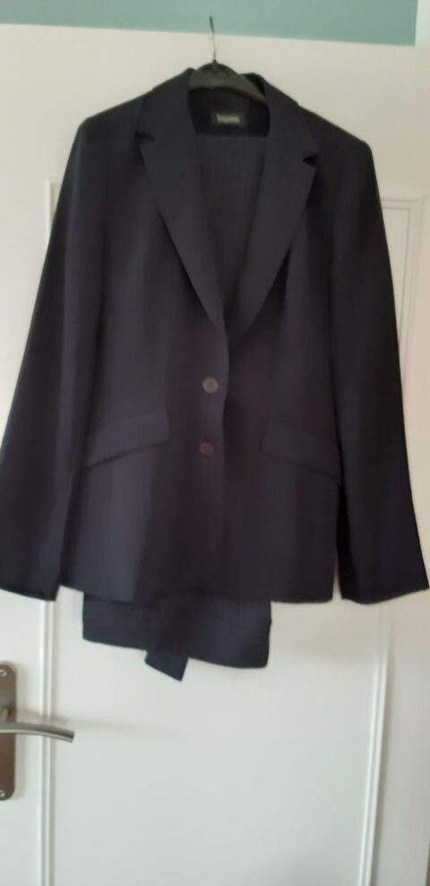 tailleur pantalon Sinquanone T 40 30 Domont (95)