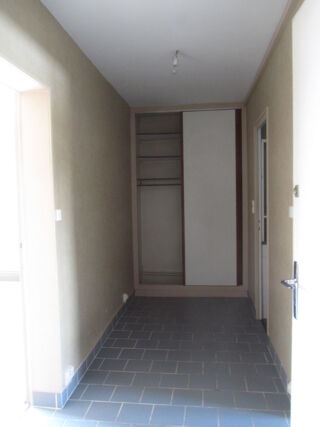  Appartement à louer 2 pièces 46 m² Auxerre