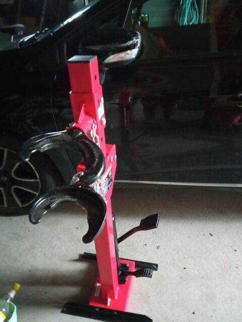 APPAREIL POUR REPARER SUSPENSIONS DE VOITURE 0 42110 Pouilly-ls-feurs