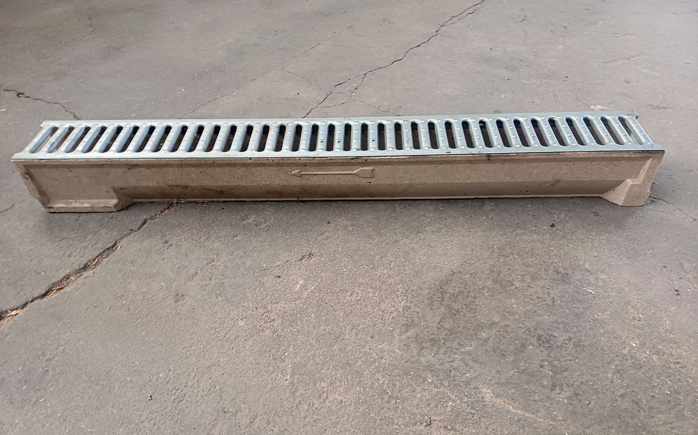 Caniveau PROSELF d'1m et sa grille galva 12cm environ Jardin