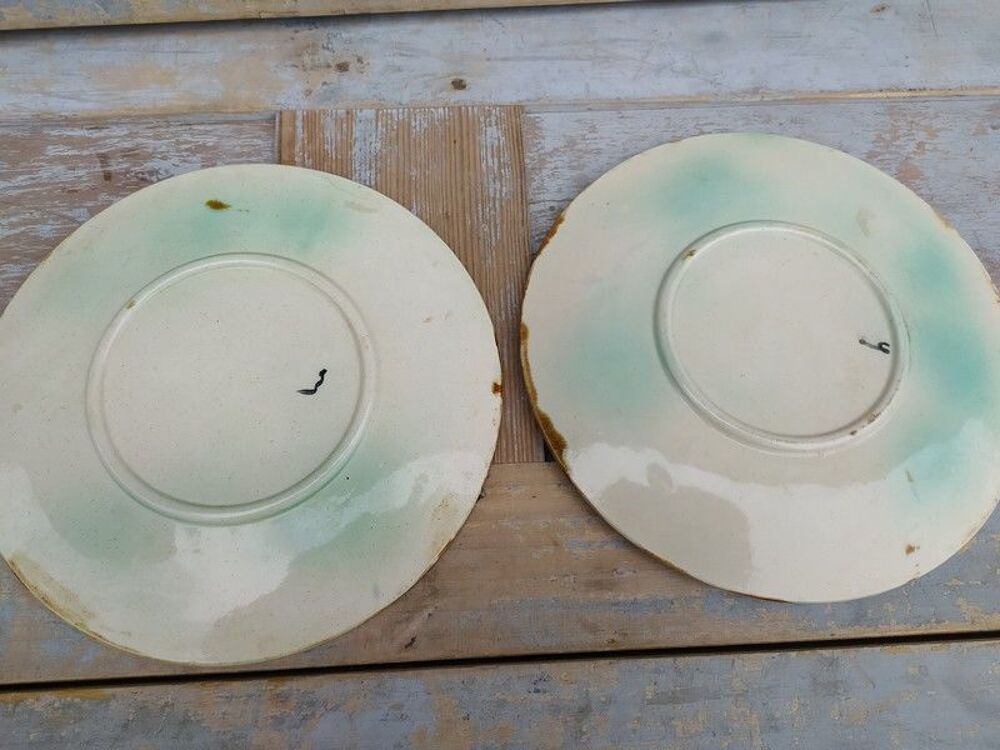 Deux Assiettes Fa&iuml;ence Barbotine Onnaing Majolica Art Nouvea 