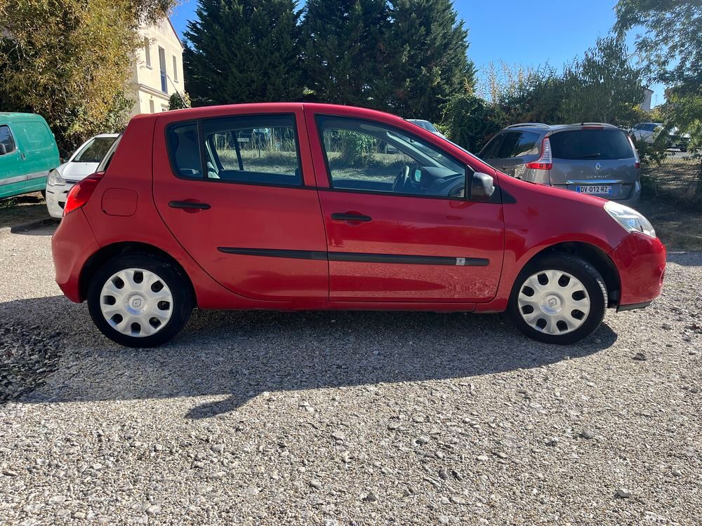 Clio III dCi 70 115g eco2 Business 2010 occasion 33530 Bassens