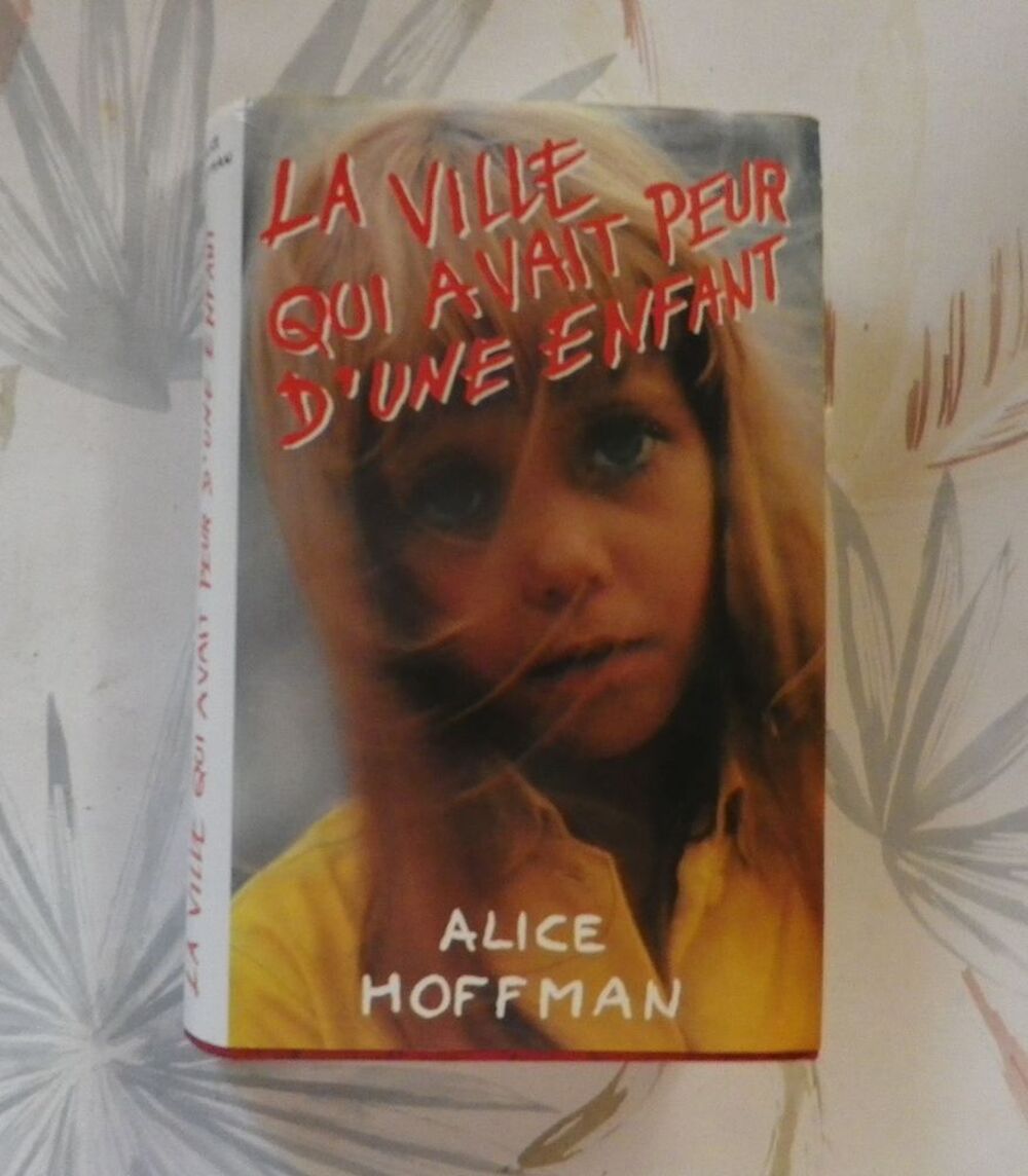 LA VILLE QUI AVAIT PEUR D'UNE ENFANT de Alice HOFFMAN Livres et BD