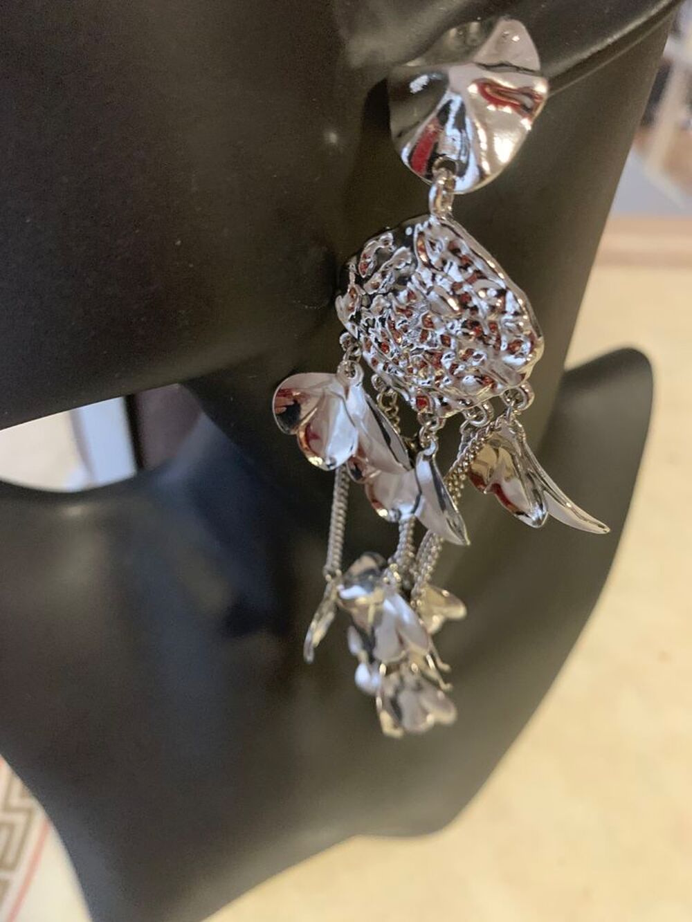 Boucles d?oreilles pendant feuilles ? et mailles Bijoux et montres