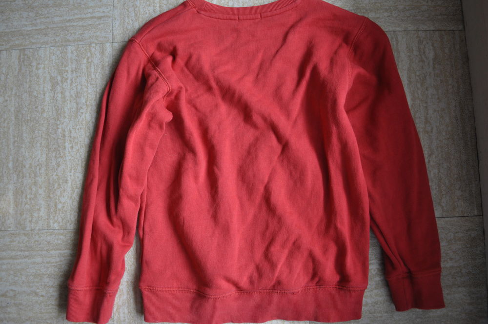 Sweat rouge DPAM 10 ans quasi neuf Vtements enfants