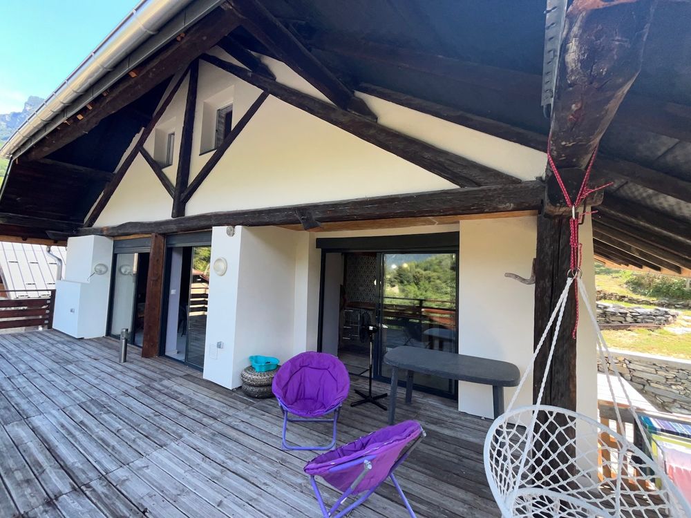Vente Maison LA TOUR EN MAURIENNE LE CHATEL Beaucoup de charme pour cette maison récente de 145 m2 + superbe terrasse de 40 m2 offrant une vue panoramique imprenable et très ensoleillée Le châtel