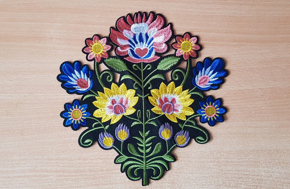 &eacute;cusson brod&eacute; bouquet de fleur taille XL 
26x25 cm
Décoration