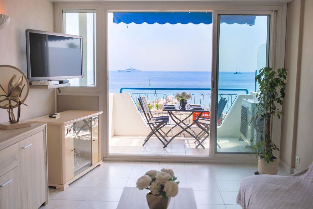 Location Appartement BEL APPARTEMENT FRONT DE MER A JUAN LES PINS PARKING SECURIS Antibes
