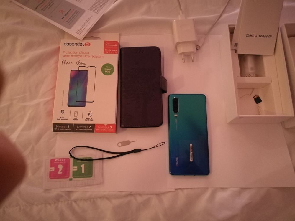 mon t&eacute;l&eacute;phone Huawei p30 jneuf Téléphones et tablettes